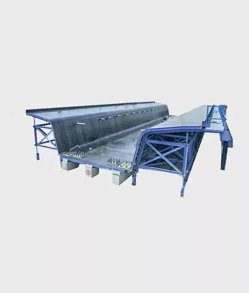 Precast steel segmental box girder formwork for bridge