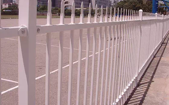 Maintenance of fence mesh