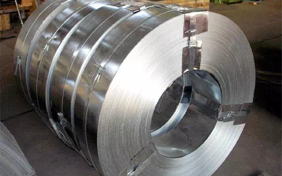What are the characteristics of stainless steel strip?